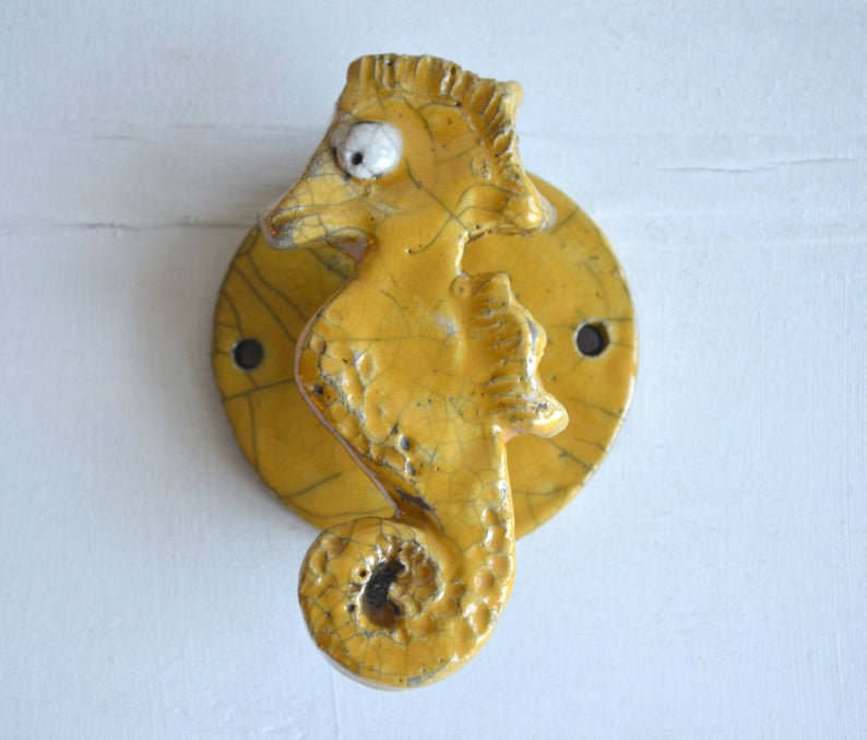 Cavalluccio giallo gancio appendiabiti in ceramica raku cavalluccio giallo