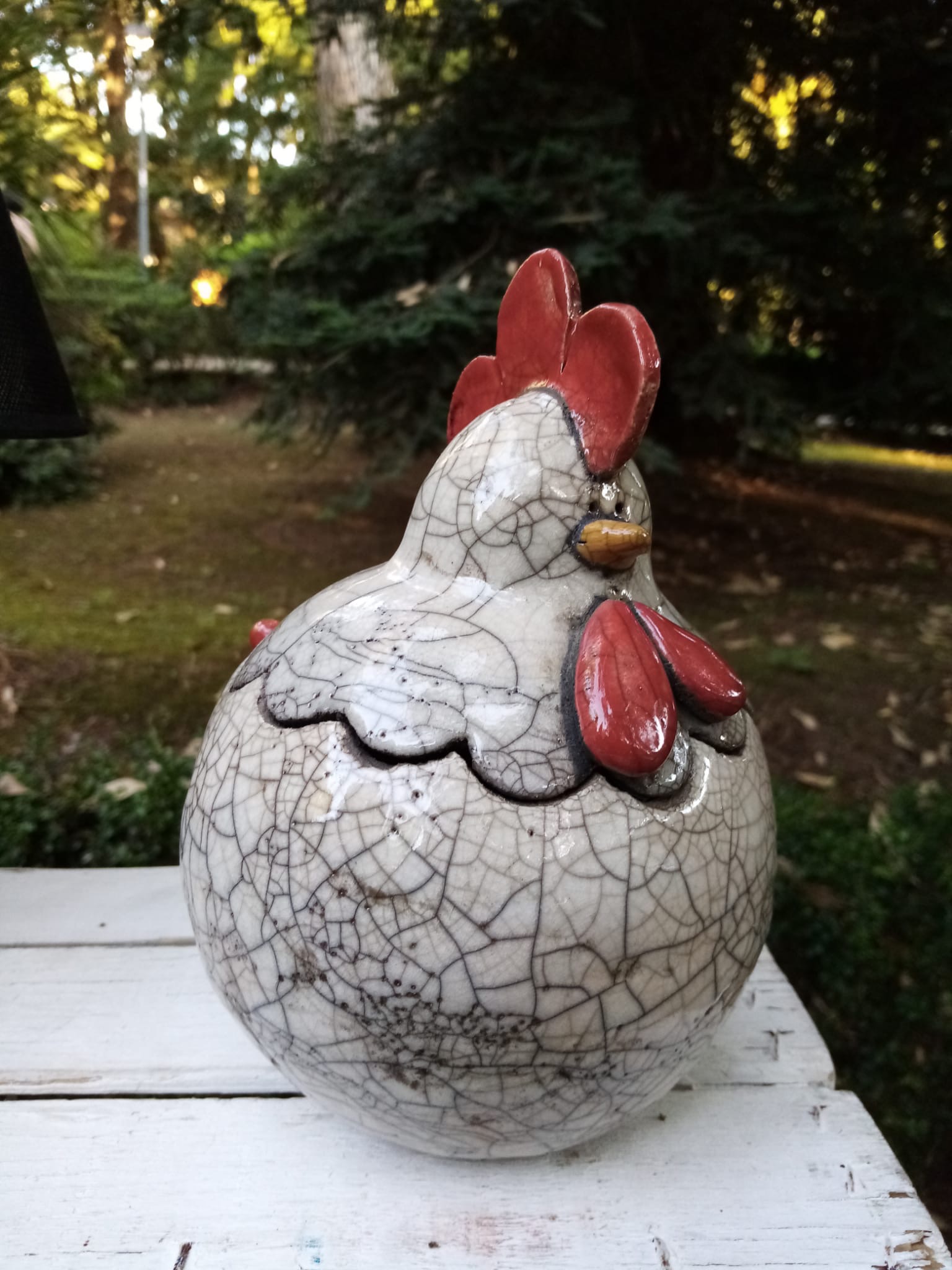 e212704b-8e76-425d-8cff-d59f12bf5932 gallina porta biscotti in ceramica raku