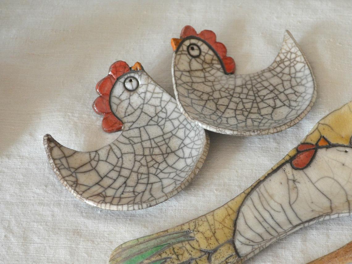 Piattino Gallina 1 piattino in ceramica raku a forma di gallina