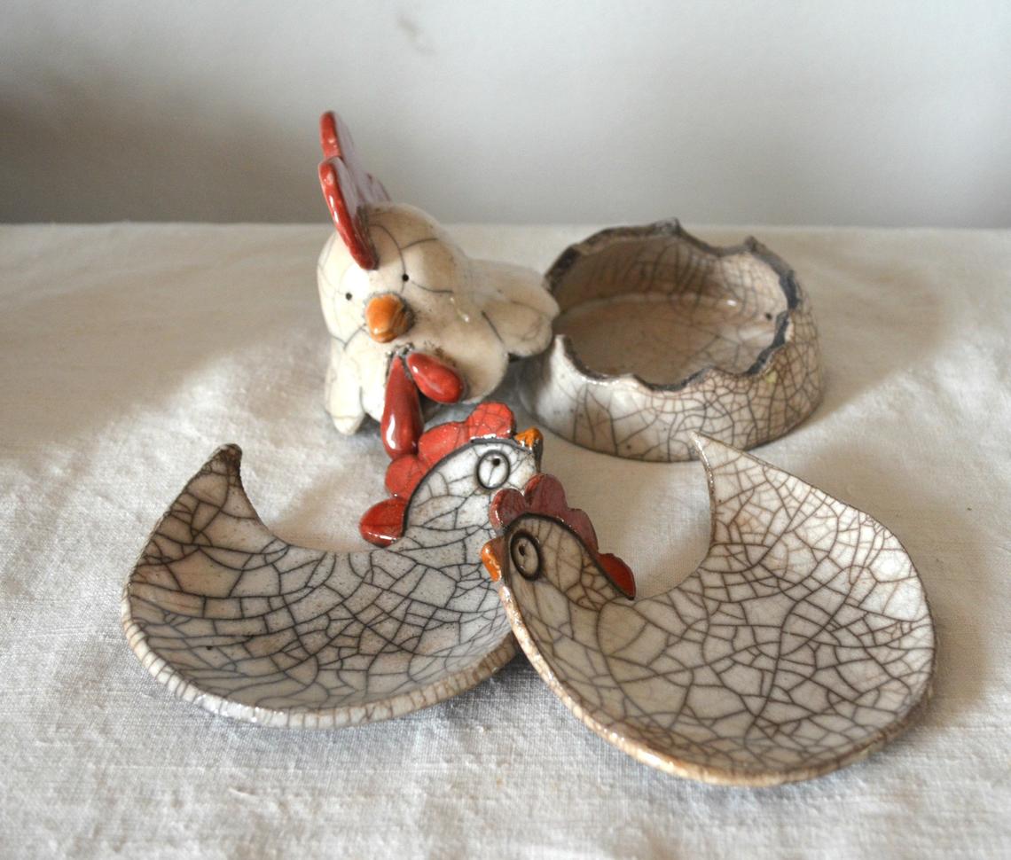 Piattino Gallina 2 piattino in ceramica raku a forma di gallina