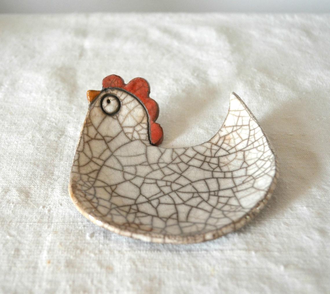 Piattino Gallina 3 piattino in ceramica raku a forma di gallina